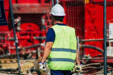 22 Eylül 2021 'de İspanya' nın güneyindeki Endülüs Bölgesi 'nin başkenti ve sembolik bir şehir olan Sevilla' nın merkezinde yeni bir bina inşa edildi.