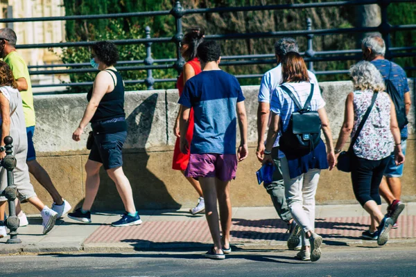 Sewilla Hiszpania Września 2021 Piesi Chodzący Ulicą Podczas Epidemii Koronawirusu — Zdjęcie stockowe