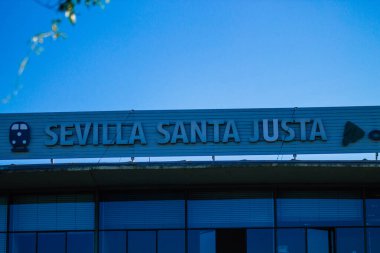 Seville İspanya 22 Eylül 2021 İspanya 'nın güneyinde, sembolik şehir ve Endülüs Bölgesi' nin başkenti Sevilla şehrinde yer alan bina.