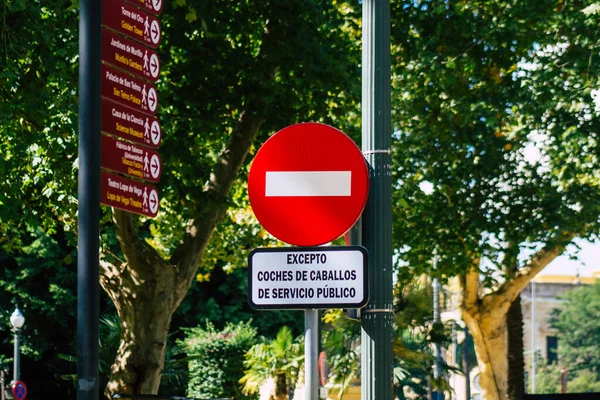 Siviglia Spagna Settembre 2021 Segnaletica Stradale Segnaletica Stradale Eretta Lati — Foto Stock