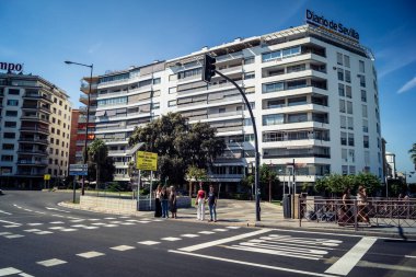 Seville, İspanya, 4 Ekim 2025 Seville şehir merkezindeki tarihi bölge ve caddeler.