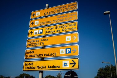 Seville, İspanya, 4 Ekim 2025 Seville şehir merkezindeki tarihi bölge ve caddeler.