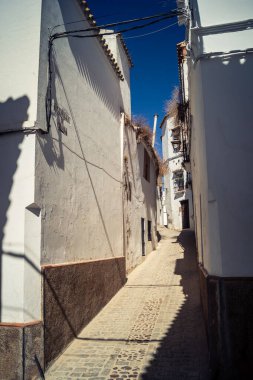 Carmona, İspanya, 11 Ekim 2025 Sokakları ve tarihi şehir merkezi Carmona 'nın dar ve pitoresk sokaklardan oluşan şehir manzarası.