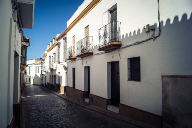 Carmona, İspanya, 11 Ekim 2025 Sokakları ve tarihi şehir merkezi Carmona 'nın dar ve pitoresk sokaklardan oluşan şehir manzarası.