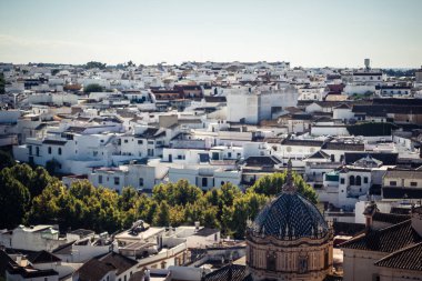 Carmona, İspanya, 11 Ekim 2025 Dar ve pitoresk sokaklardan oluşan Carmona Panoramik Manzarası. Şehir, Jül Sezar zamanında Carmo olarak biliniyordu..