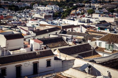 Carmona, İspanya, 11 Ekim 2025 Dar ve pitoresk sokaklardan oluşan Carmona Panoramik Manzarası. Şehir, Jül Sezar zamanında Carmo olarak biliniyordu..
