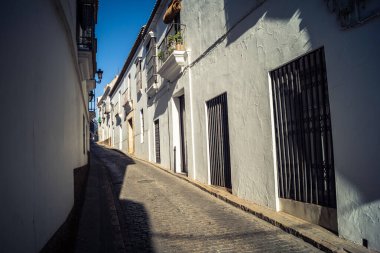 Carmona, İspanya, 11 Ekim 2025 Sokakları ve tarihi şehir merkezi Carmona 'nın dar ve pitoresk sokaklardan oluşan şehir manzarası.