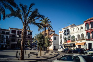 Carmona, İspanya, 11 Ekim 2025 Sokakları ve tarihi şehir merkezi Carmona 'nın dar ve pitoresk sokaklardan oluşan şehir manzarası.