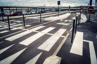 Paris, Fransa, 13 Ekim 2025 Orly şehri ve caddesi, Paris 'in güney banliyölerinde bir komün ve aynı zamanda Fransız başkentinin ikinci uluslararası havalimanına da ev sahipliği yapar..