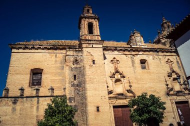 Carmona, İspanya, 11 Ekim 2025 Sokakları ve tarihi şehir merkezi Carmona 'nın dar ve pitoresk sokaklardan oluşan şehir manzarası.