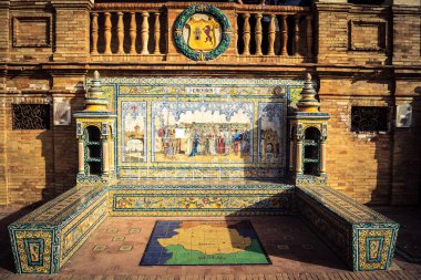 Seville, İspanya, 15 Ekim 2025 İspanya Plaza 'sını ziyaret eden turistler, Mara Luisa Parkında bir plaza. 1928 yılında 1929 'daki Ibero-Amerikan Sergisi için inşa edildi. Bölgesel Mimarlık.