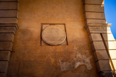 Carmona, İspanya, 11 Ekim 2025 Sokakları ve tarihi şehir merkezi Carmona 'nın dar ve pitoresk sokaklardan oluşan şehir manzarası.