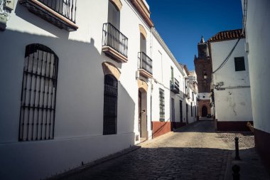 Carmona, İspanya, 11 Ekim 2025 Sokakları ve tarihi şehir merkezi Carmona 'nın dar ve pitoresk sokaklardan oluşan şehir manzarası.