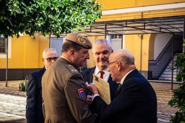 Seville, İspanya, 25 Ekim 2025. İspanyol Silahlı Kuvvetleri 9. Piyade Alayı 