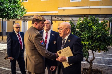 Seville, İspanya, 25 Ekim 2025. İspanyol Silahlı Kuvvetleri 9. Piyade Alayı 