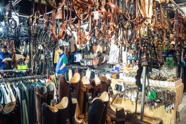 Seville, İspanya, 18 Kasım 2025 Seville Uluslararası At Fuarı 'nda (SICAB) binicilik atölyesi. Dünyanın en büyük İspanyol atları sergisi 350 'den fazla üreticiyi bir araya getirdi..