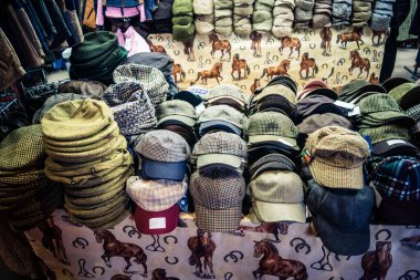 Seville, İspanya, 18 Kasım 2025 Seville Uluslararası At Fuarı 'nda (SICAB) binicilik atölyesi. Dünyanın en büyük İspanyol atları sergisi 350 'den fazla üreticiyi bir araya getirdi..