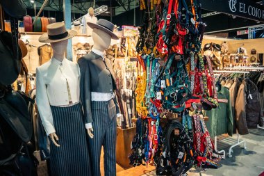 Seville, İspanya, 18 Kasım 2025 Seville Uluslararası At Fuarı 'nda (SICAB) binicilik atölyesi. Dünyanın en büyük İspanyol atları sergisi 350 'den fazla üreticiyi bir araya getirdi..