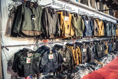 Seville, İspanya, 18 Kasım 2025 Seville Uluslararası At Fuarı 'nda (SICAB) binicilik atölyesi. Dünyanın en büyük İspanyol atları sergisi 350 'den fazla üreticiyi bir araya getirdi..