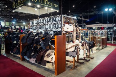 Seville, İspanya, 18 Kasım 2025 Seville Uluslararası At Fuarı 'nda (SICAB) binicilik atölyesi. Dünyanın en büyük İspanyol atları sergisi 350 'den fazla üreticiyi bir araya getirdi..
