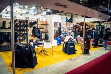 Seville, İspanya, 18 Kasım 2025 Seville Uluslararası At Fuarı 'nda (SICAB) binicilik atölyesi. Dünyanın en büyük İspanyol atları sergisi 350 'den fazla üreticiyi bir araya getirdi..