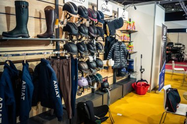 Seville, İspanya, 18 Kasım 2025 Seville Uluslararası At Fuarı 'nda (SICAB) binicilik atölyesi. Dünyanın en büyük İspanyol atları sergisi 350 'den fazla üreticiyi bir araya getirdi..