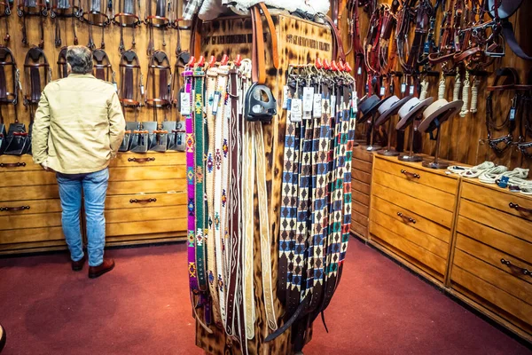 Seville, İspanya, 18 Kasım 2025 Seville Uluslararası At Fuarı 'nda (SICAB) binicilik atölyesi. Dünyanın en büyük İspanyol atları sergisi 350 'den fazla üreticiyi bir araya getirdi..