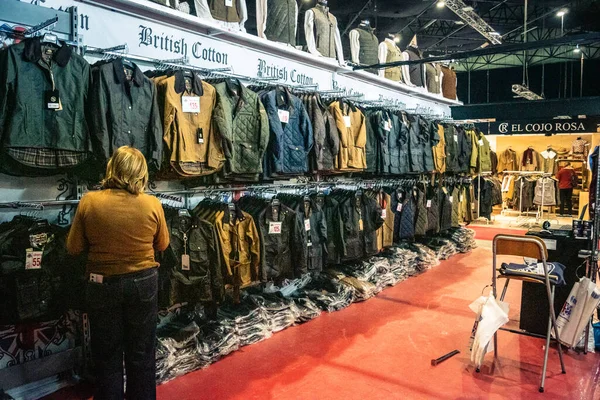 Seville, İspanya, 18 Kasım 2025 Seville Uluslararası At Fuarı 'nda (SICAB) binicilik atölyesi. Dünyanın en büyük İspanyol atları sergisi 350 'den fazla üreticiyi bir araya getirdi..