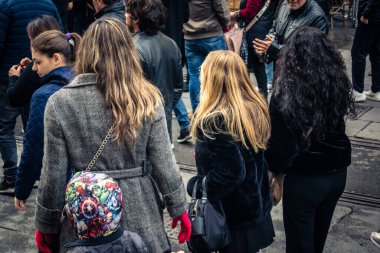 Seville, İspanya, 30 Kasım 2025 Sevilla 'da serbest çalışan işçiler, İspanyol hükümetinin uğradığı sömürüyü protesto etmek için şehrin tarihi merkezinde gösteri yaptılar..