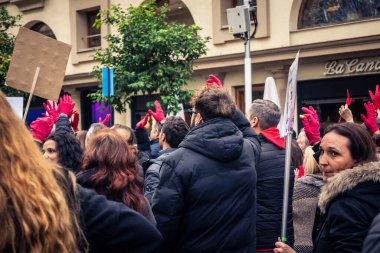 Seville, İspanya, 30 Kasım 2025 Sevilla 'da serbest çalışan işçiler, İspanyol hükümetinin uğradığı sömürüyü protesto etmek için şehrin tarihi merkezinde gösteri yaptılar..