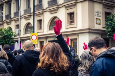 Seville, İspanya, 30 Kasım 2025 Sevilla 'da serbest çalışan işçiler, İspanyol hükümetinin uğradığı sömürüyü protesto etmek için şehrin tarihi merkezinde gösteri yaptılar..