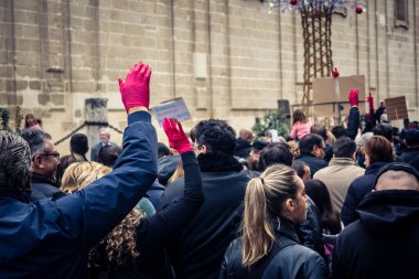 Seville, İspanya, 30 Kasım 2025 Sevilla 'da serbest çalışan işçiler, İspanyol hükümetinin uğradığı sömürüyü protesto etmek için şehrin tarihi merkezinde gösteri yaptılar..