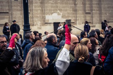 Seville, İspanya, 30 Kasım 2025 Sevilla 'da serbest çalışan işçiler, İspanyol hükümetinin uğradığı sömürüyü protesto etmek için şehrin tarihi merkezinde gösteri yaptılar..