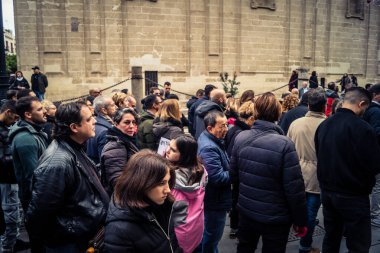 Seville, İspanya, 30 Kasım 2025 Sevilla 'da serbest çalışan işçiler, İspanyol hükümetinin uğradığı sömürüyü protesto etmek için şehrin tarihi merkezinde gösteri yaptılar..