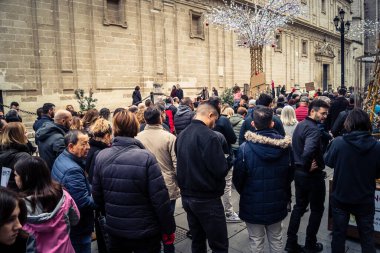 Seville, İspanya, 30 Kasım 2025 Sevilla 'da serbest çalışan işçiler, İspanyol hükümetinin uğradığı sömürüyü protesto etmek için şehrin tarihi merkezinde gösteri yaptılar..