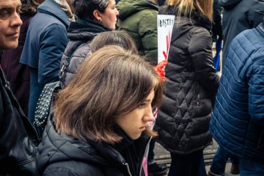Seville, İspanya, 30 Kasım 2025 Sevilla 'da serbest çalışan işçiler, İspanyol hükümetinin uğradığı sömürüyü protesto etmek için şehrin tarihi merkezinde gösteri yaptılar..