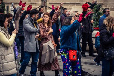 Seville, İspanya, 30 Kasım 2025 Sevilla 'da serbest çalışan işçiler, İspanyol hükümetinin uğradığı sömürüyü protesto etmek için şehrin tarihi merkezinde gösteri yaptılar..