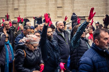 Seville, İspanya, 30 Kasım 2025 Sevilla 'da serbest çalışan işçiler, İspanyol hükümetinin uğradığı sömürüyü protesto etmek için şehrin tarihi merkezinde gösteri yaptılar..