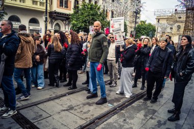 Seville, İspanya, 30 Kasım 2025 Sevilla 'da serbest çalışan işçiler, İspanyol hükümetinin uğradığı sömürüyü protesto etmek için şehrin tarihi merkezinde gösteri yaptılar..