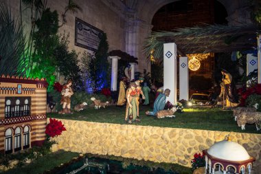 Seville, İspanya, 29 Kasım 2025 Noel ışıkları Sevilla sokaklarında. Binlerce ışık, Güney İspanya 'daki tatil sezonu için Endülüs başkentini aydınlatıyor..