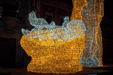 Seville, İspanya, 29 Kasım 2025 Noel ışıkları Sevilla sokaklarında. Binlerce ışık, Güney İspanya 'daki tatil sezonu için Endülüs başkentini aydınlatıyor..