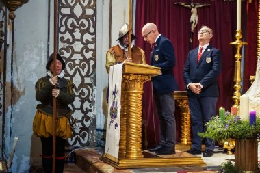 Seville, İspanya, 7 Aralık 2025 İspanyol Tercioları askeri üniformalı insanlar Real Monasterio de San Leandro 'daki Kusursuz Gebelik ayinine katılın..