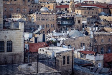 Kudüs, İsrail, 15 Aralık 2025 Kudüs şehri antik tarih ve modern gelişimin eşsiz bir karışımını sergiliyor..