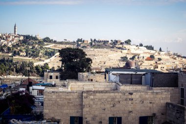 Kudüs, İsrail, 15 Aralık 2025 Kudüs şehri antik tarih ve modern gelişimin eşsiz bir karışımını sergiliyor..
