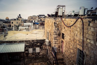 Kudüs, İsrail, 15 Aralık 2025 Kudüs şehri antik tarih ve modern gelişimin eşsiz bir karışımını sergiliyor..