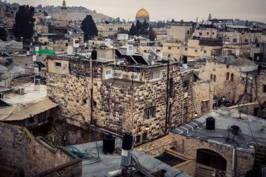 Kudüs, İsrail, 15 Aralık 2025 Kudüs şehri antik tarih ve modern gelişimin eşsiz bir karışımını sergiliyor..