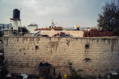 Kudüs, İsrail, 15 Aralık 2025 Kudüs şehri antik tarih ve modern gelişimin eşsiz bir karışımını sergiliyor..