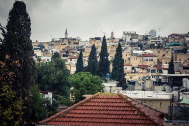 Kudüs, İsrail, 15 Aralık 2025 Kudüs şehri antik tarih ve modern gelişimin eşsiz bir karışımını sergiliyor..