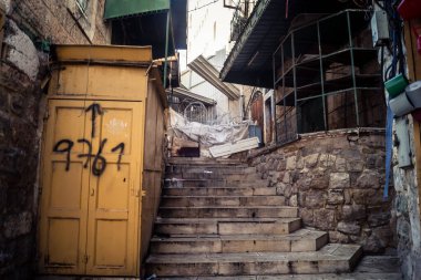 Hebron, Batı Şeria, 17 Aralık 2025. Ağır metal ayırma kapıları ve kontrol noktaları Eski Şehir 'deki Filistin mahalleleri ve İsrail kontrolündeki bölgeler arasındaki erişimi kontrol ediyor..