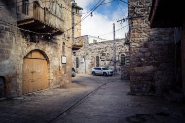 Hebron, Batı Şeria, 17 Aralık 2025 Filistin dükkanları İsrail askeri bölgelerine ve yerleşim yerlerine yakın oldukları için kapanmak zorunda kaldı..